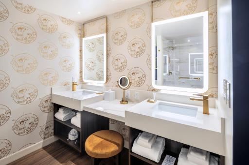 Circa Resort & Casino - Adults Only - Housity