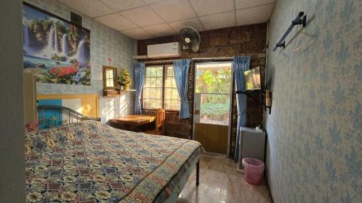 Three J Guesthouse - Housity
