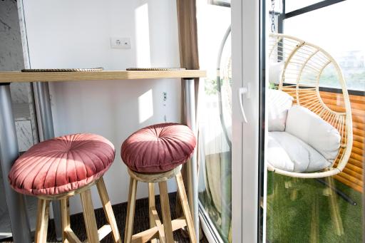East & West Apartments - Housity