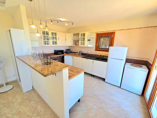 EDEN CAP : A delightful villa lodges 11 adults just one km away from Monte Carlo station - Housity