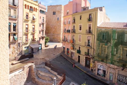 Central with charm and sea views - Housity