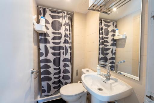 Central with charm and sea views - Housity