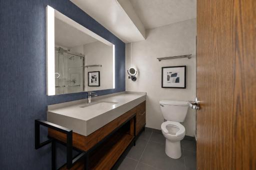 Capital Plaza Hotel - Housity