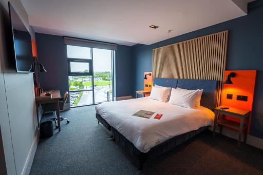 Village Hotel Manchester Ashton - Housity