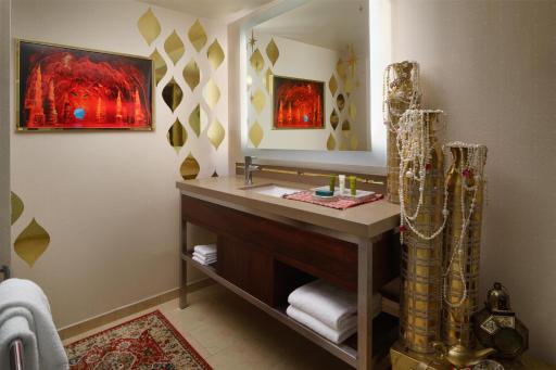 Hilton New York Times Square - Housity