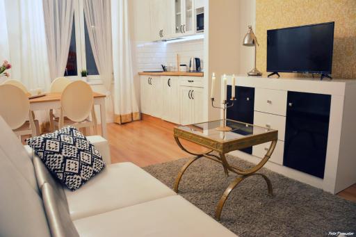 Gold Box Apartament - Housity