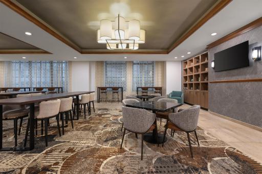Hampton Inn and Suites Cincinnati - Downtown - Housity