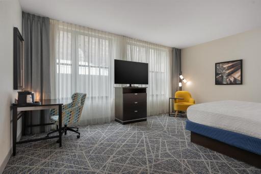 Hampton Inn and Suites Cincinnati - Downtown - Housity