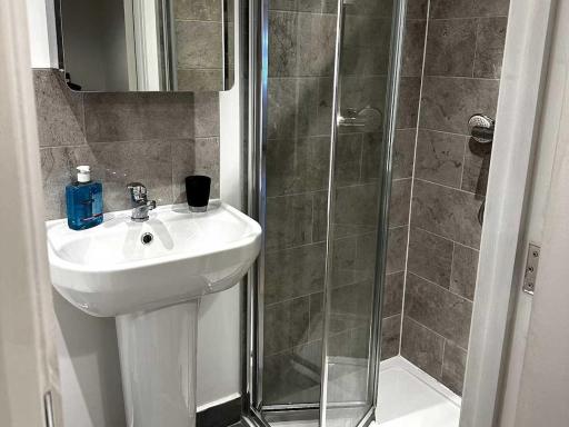 The Chequers Inn - Housity
