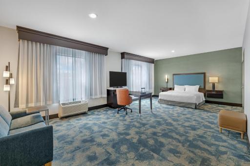 Hampton Inn & Suites Bend - Housity