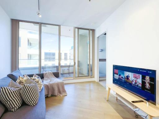Fawkner Residence 1B2B condo Smart TV - Housity