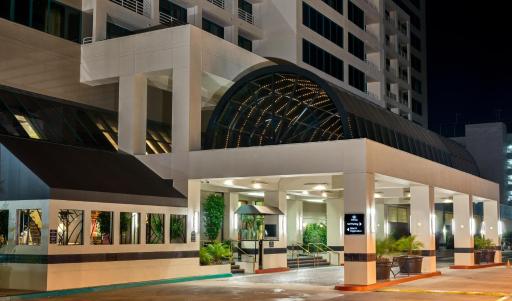 Hilton Woodland Hills/ Los Angeles - Housity