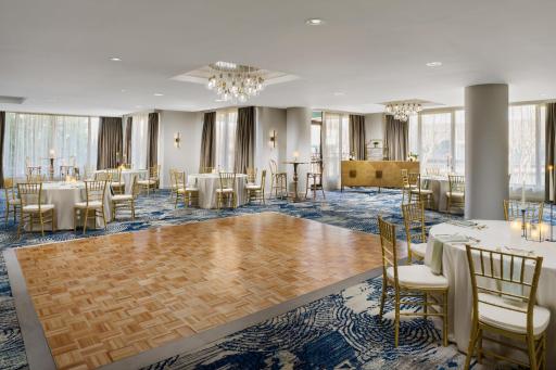 Hilton Charlotte University Place - Housity