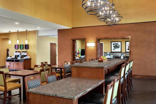 Hampton Inn & Suites Dallas-Mesquite - Housity