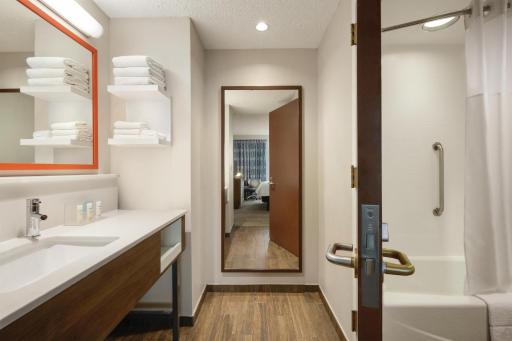 Hampton Inn & Suites Dallas-Mesquite - Housity