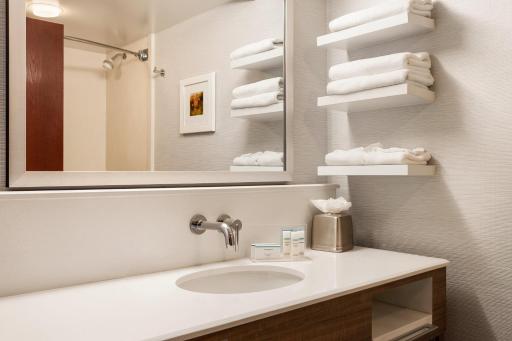 Hampton Inn & Suites Denver-Cherry Creek - Housity