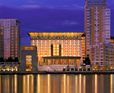 Canary Riverside Plaza Hotel - Housity