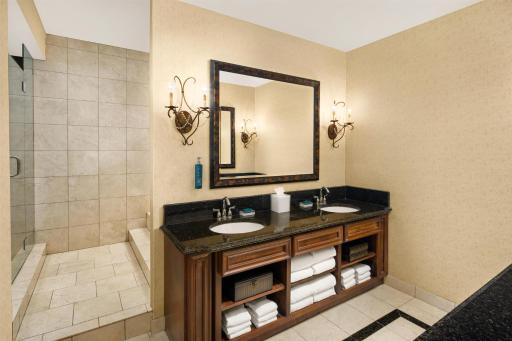 Hilton Fort Worth - Housity