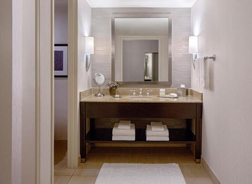 DoubleTree by Hilton Hotel Houston Greenway Plaza - Housity
