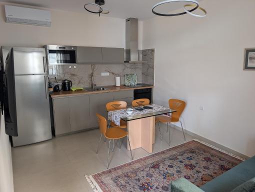 Ekavis House and Terrace - Housity
