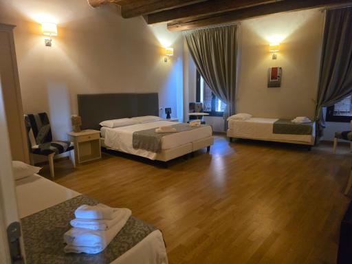 Honey Rooms Ferrara - Housity