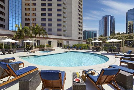 Hilton Long Beach Hotel - Housity