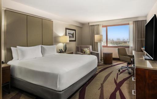 Hilton Long Beach Hotel - Housity