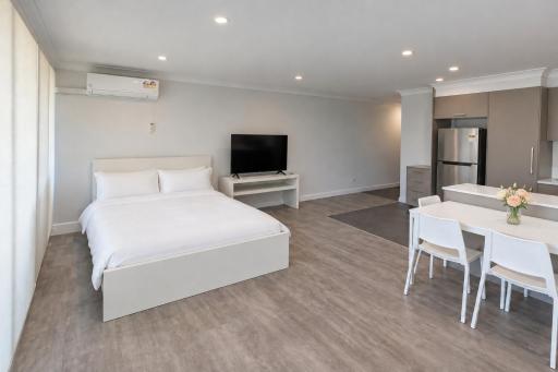 Dana-Charming One-Bedroom Apartment in City Center! - Housity