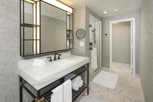 Hilton Milwaukee - Housity