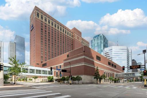 Hilton Minneapolis - Housity