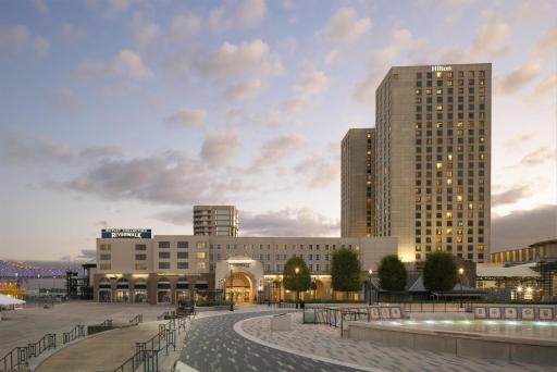 Hilton New Orleans Riverside - Housity