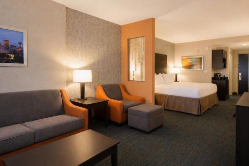 Holiday Inn Express Hotel & Suites Knoxville, an IHG Hotel - Housity