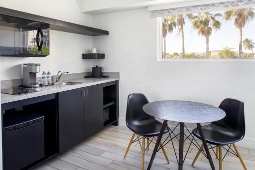Plunge Beach Resort - Housity