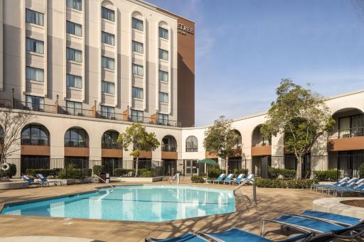 DoubleTree by Hilton Newark-Fremont - Housity