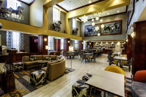 Hampton Inn & Suites Staten Island - Housity