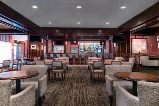 DoubleTree by Hilton Philadelphia Airport - Housity