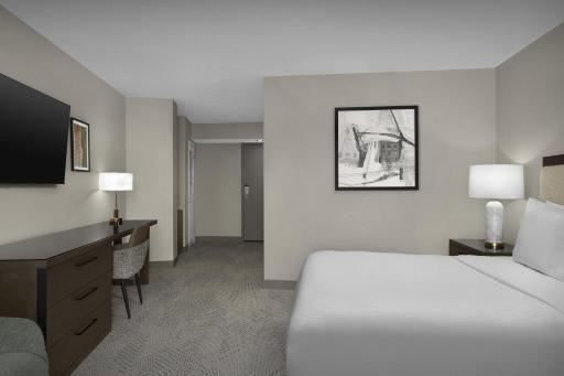 DoubleTree by Hilton Philadelphia Airport - Housity