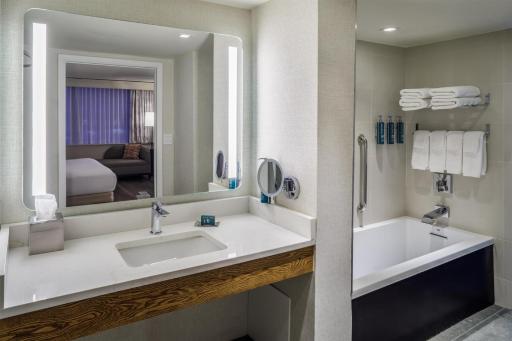 DoubleTree by Hilton Rochester - Housity