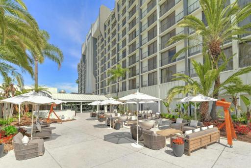 Hilton Irvine/Orange County Airport - Housity