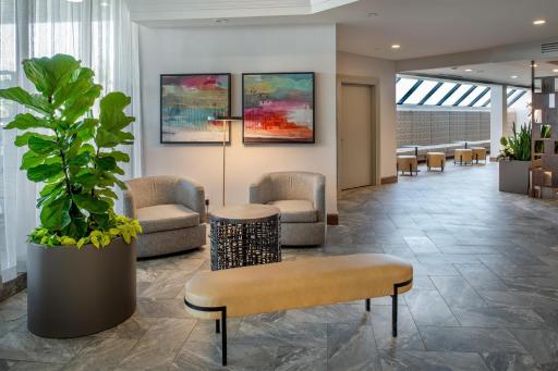 Hilton St. Louis Airport - Housity