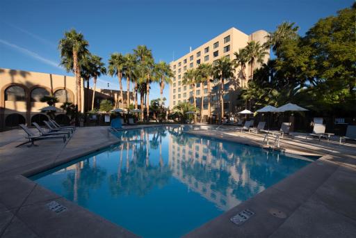 DoubleTree by Hilton Tucson-Reid Park - Housity