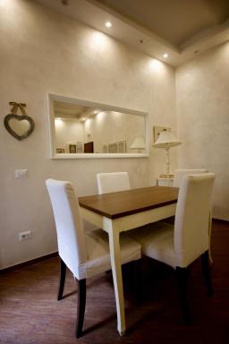 Apartment very close to S Peter square, few minutes walk to metro A - Housity