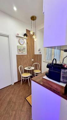 Apartment very close to S Peter square, few minutes walk to metro A - Housity