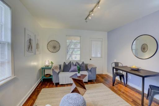Midtown Cottage Walk to Overton Square - Housity