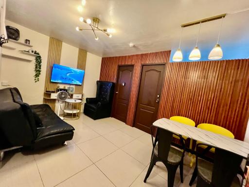 Mamby Gray's Place Balcony, Karaoke ,Wifi,Netflix &Kitchen - Housity