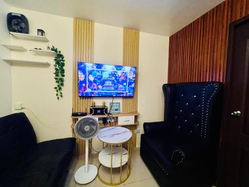 Mamby Gray's Place Balcony, Karaoke ,Wifi,Netflix &Kitchen - Housity