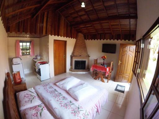 Ana Júlia Chalés - Monte Verde MG - Housity