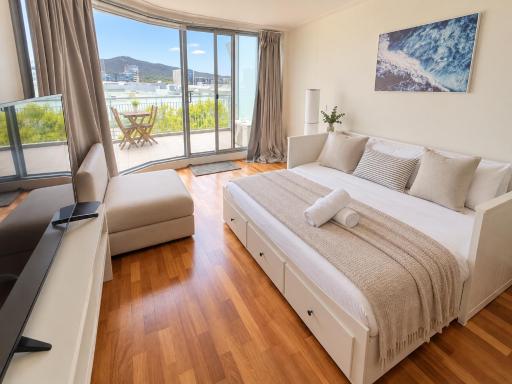Dana-Central City Apartment with Free Parking! 6 - Housity