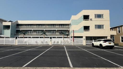 Beachside Resort - Housity