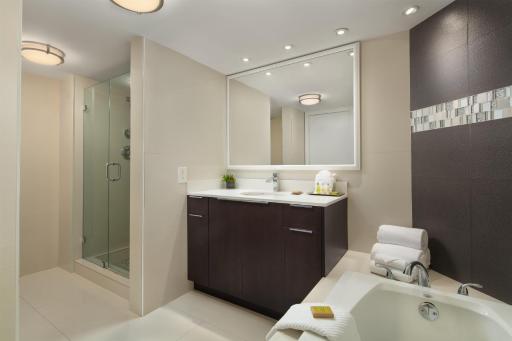 DoubleTree by Hilton Grand Hotel Biscayne Bay - Housity